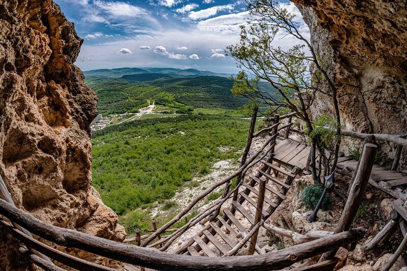 Монастырь на гореphoto preview