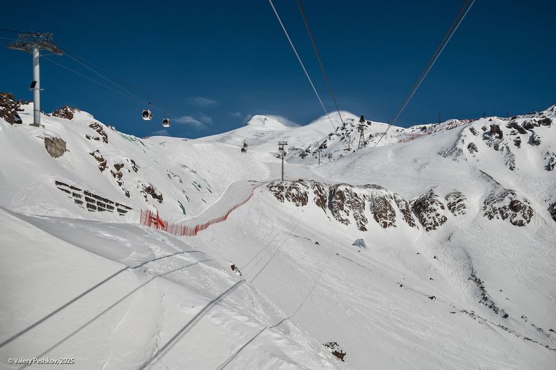 приэльбрусье, эльбрус, склоны, горнолыжные трассы, канатные дороги, станция мир, старый кругозор, гара-баши, снег, апрель, кабардино-балкария Настречу Эльбрусуphoto preview