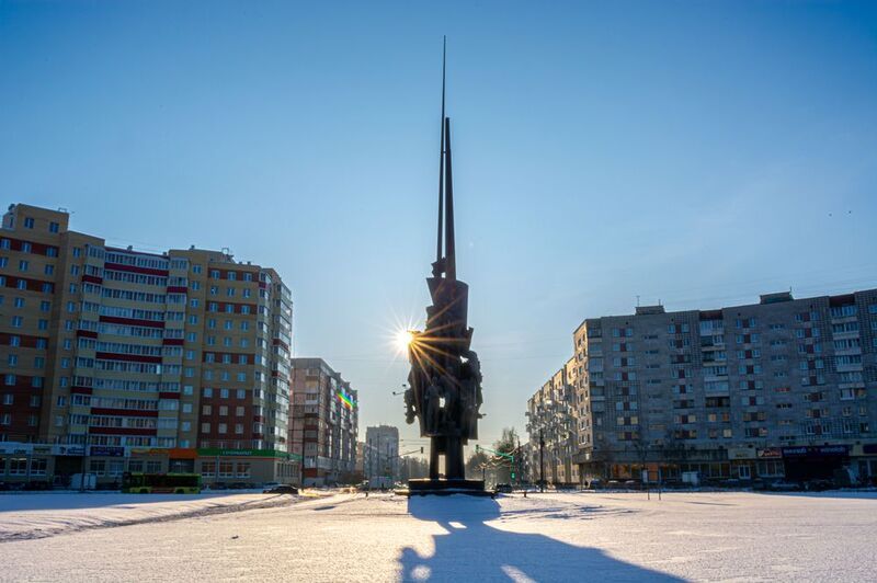 Северодвинск, стела Мир и труд на площади Корабелов (Пашаева)photo preview