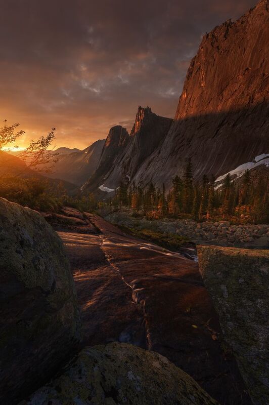 россия, ергаки, горы, черное, рассвет, фототур, тайга, сибирь, западныйсаян Долина реки Тайгишонокphoto preview