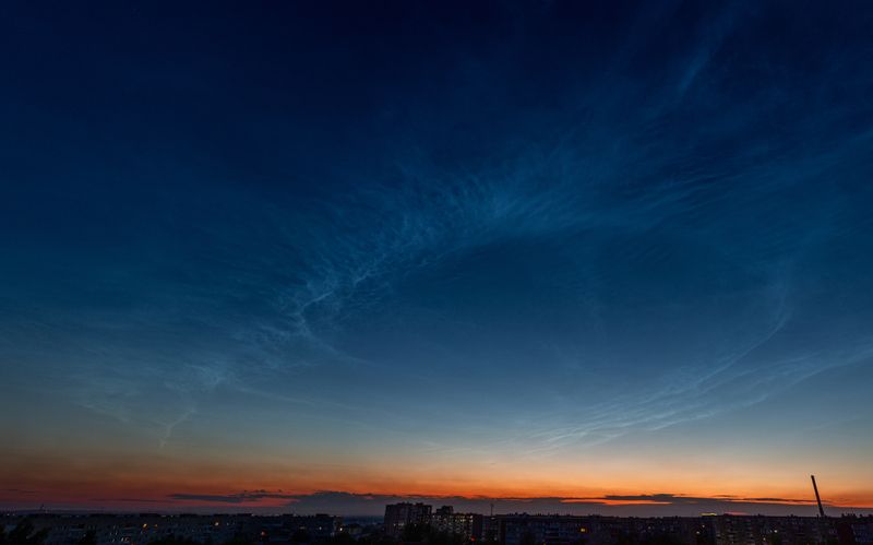 Кольцо из серебристых облаковphoto preview