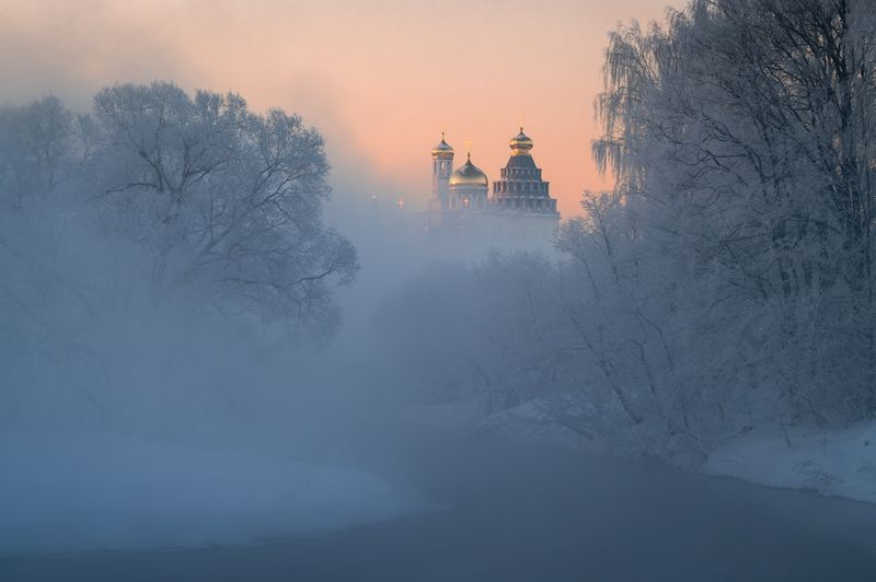 россия, истра, мороз, утро, зима, туман, храм, церковь, православие, монастырь, новый иерусалим, московская область Вспоминаниеphoto preview