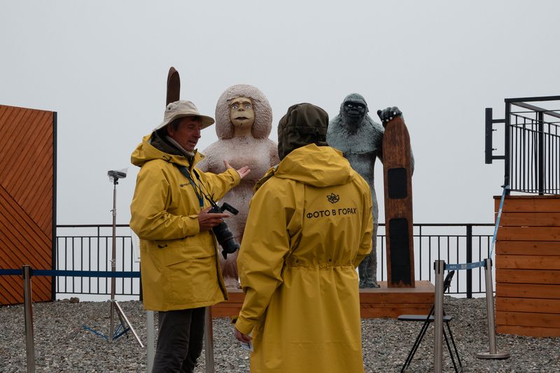 Двое коллег на фоне земляков в первом поколении photo preview