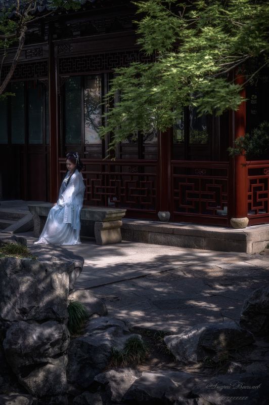 стрит, репортаж, девушка в саду, сад радости, юй юань, шанхай, китай Девушка в садуphoto preview