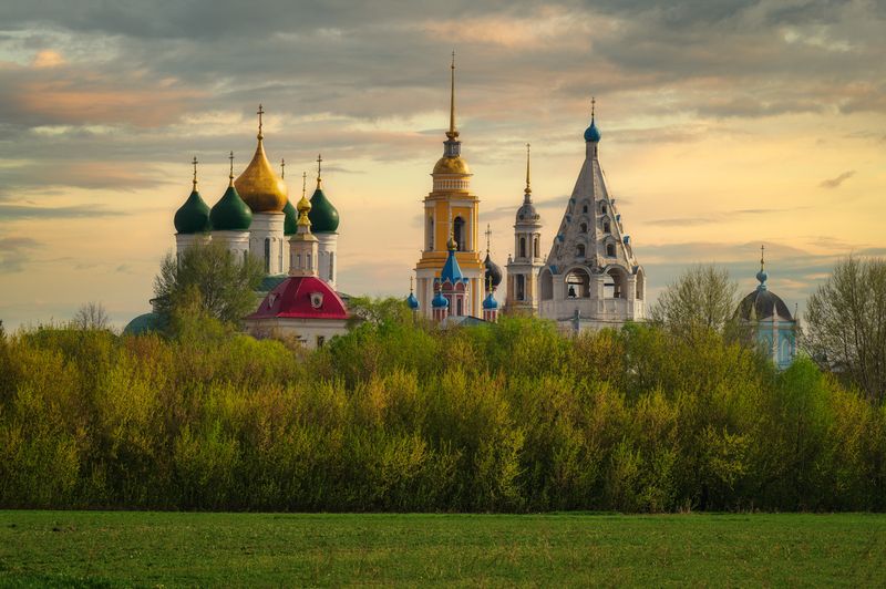 россия, коломна, весна, московская область, храм, церковь, православие, вечер, закат, колокольня, кремль Вместеphoto preview