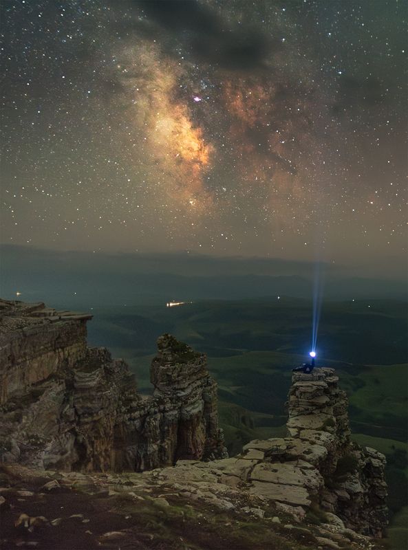 астрофото, астрофотография, ночь, астрономия, астропейзаж, кавказ, млечный путь, звезды, ночное небо, night, nightphotography, stars, milkyway, longexposure Разгон туч фонаремphoto preview