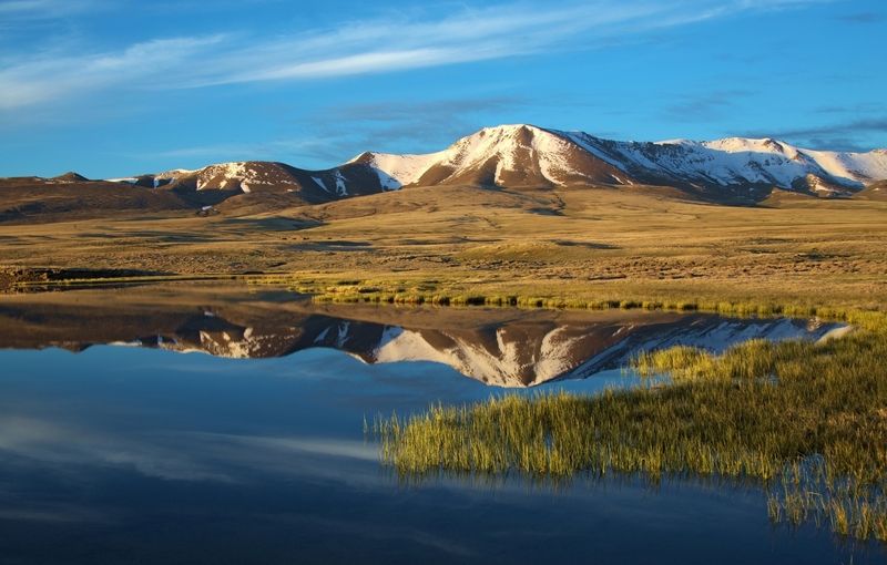 горы озеро пейзаж облака отражение утро весна Тишина фото превью