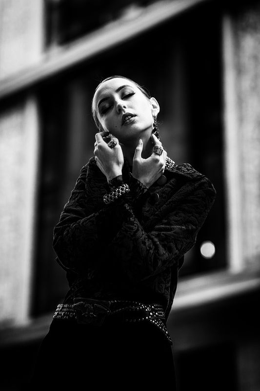 молодая девушка, городской стиль, дворы, на открытом воздухе Настяphoto preview