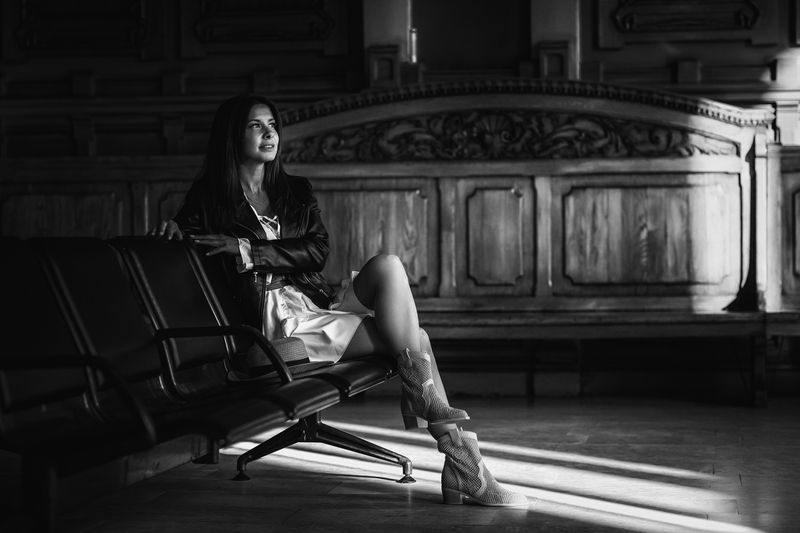 молодая девушка, городской стиль, дворы, на открытом воздухе Аннаphoto preview