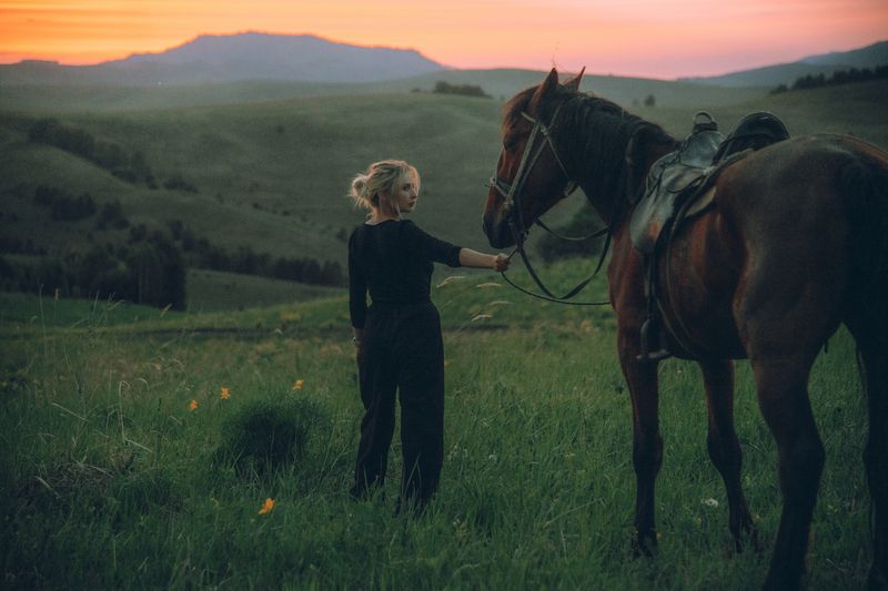 горы, зелень, лес, лошадь, девушка, закат, Алтай Горный Алтайphoto preview