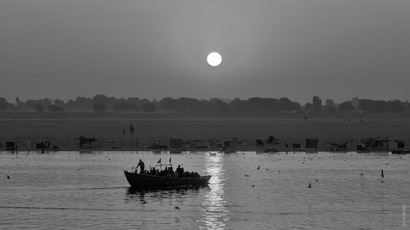 варанаси, индия, ганг, рассвет, прогулки, рассвет, деревянный, солнце, восход, буддизм, культурный, религия, священный, черно-белый, жанр, путешествие, экскурсия. река, Черно-белая Индия. photo preview
