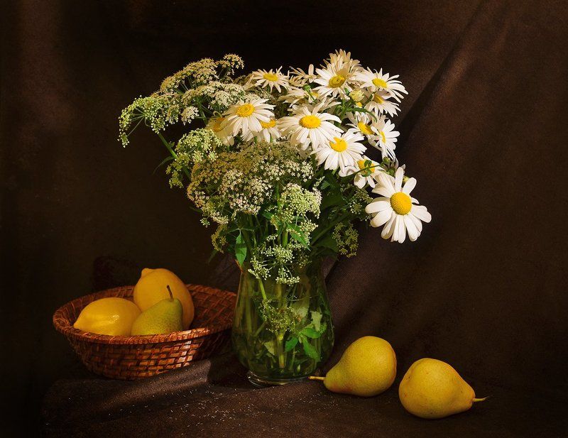 ромашки,ваза,груши,лимон photo preview