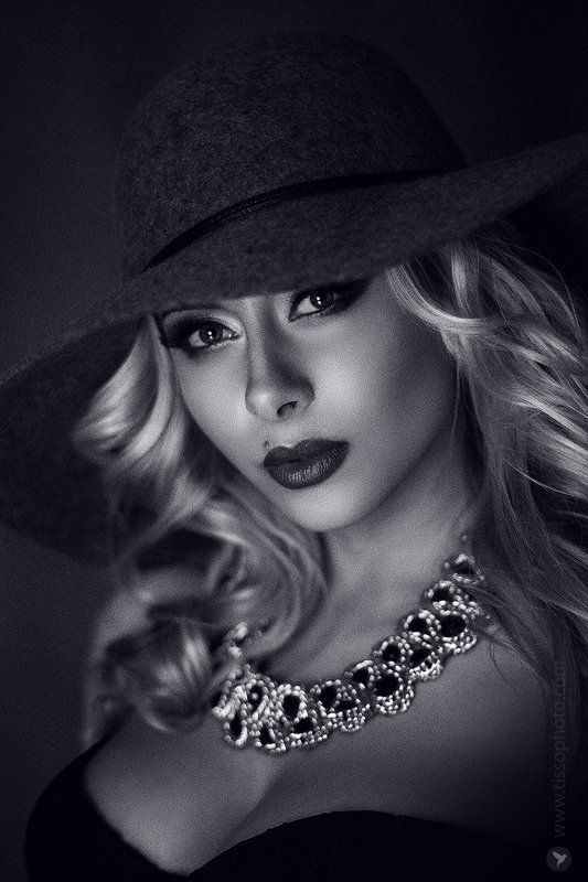 Портрет, лицо, девушка, взгляд, украшения, красота, шляпа,  Викторияphoto preview