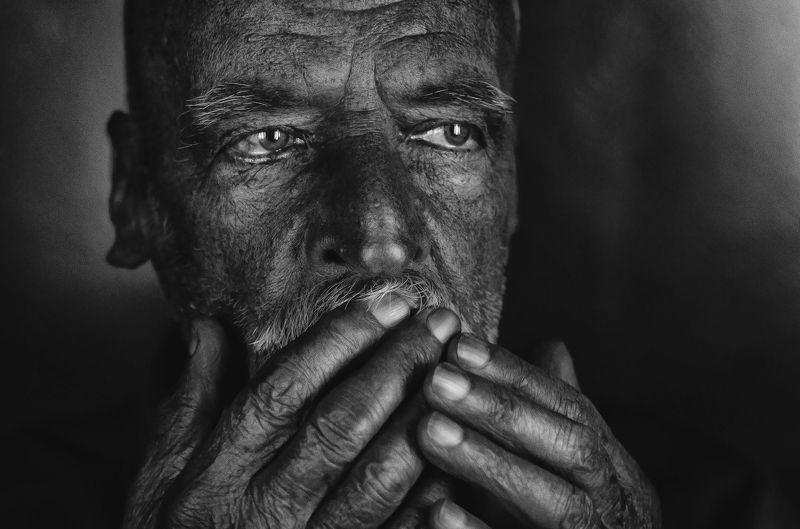 старик Вся жизнь на лицеphoto preview