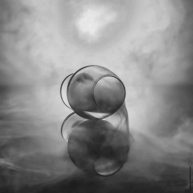 #monochrome, #bw, #smoke, #стекло, #чб Пятница, однакоphoto preview