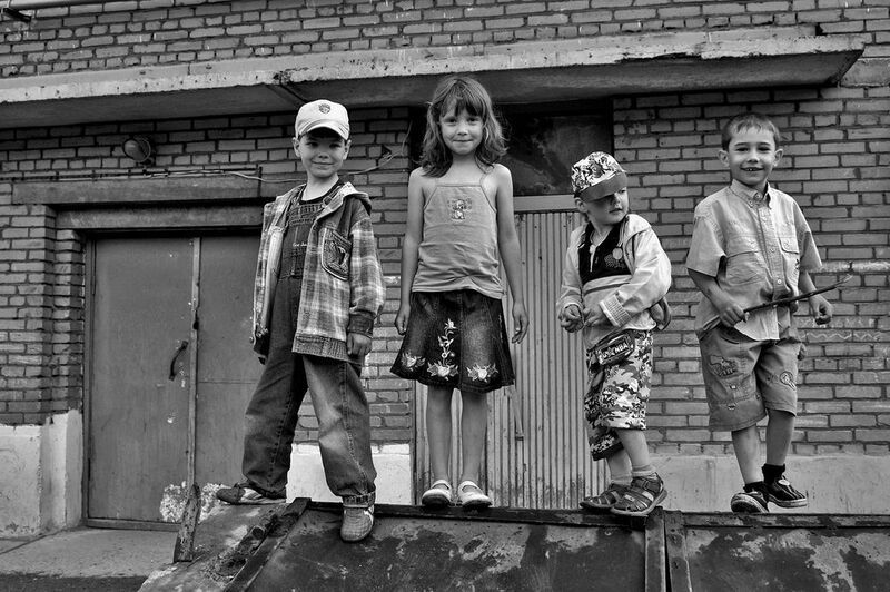 дети, детвора, чб, апатиты Детвора гуляет. 2006 фото превью