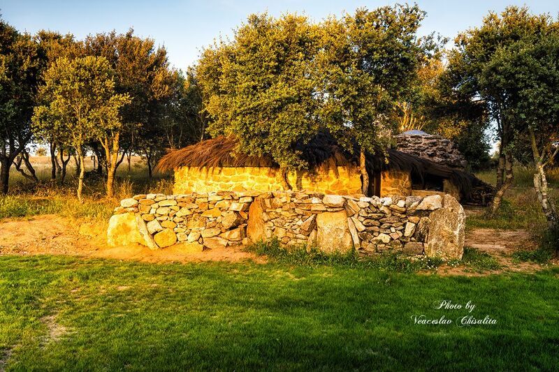 #природа #архитектура #искусствожизни #традиции #деревня #свет #история #ruralheritage #stonehouse #naturephotography #sunsetlight #oldarchitecture #landscapephotography #rusticvibes «Время в камне»photo preview
