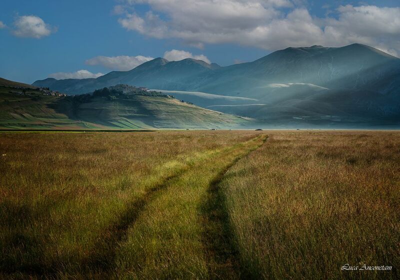 castelluccio di norcia umbria italy nature landscape travel fields mountains Around Castelluccio фото превью