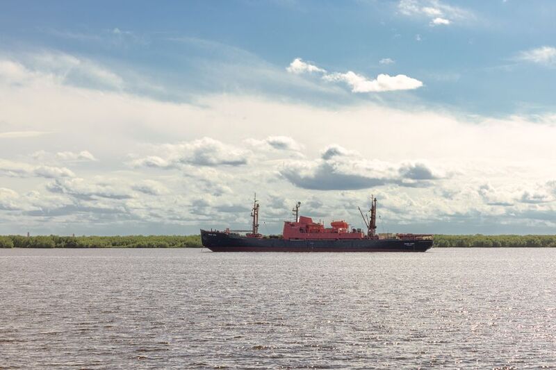 Легендарное научное судно Михаил Сомовphoto preview