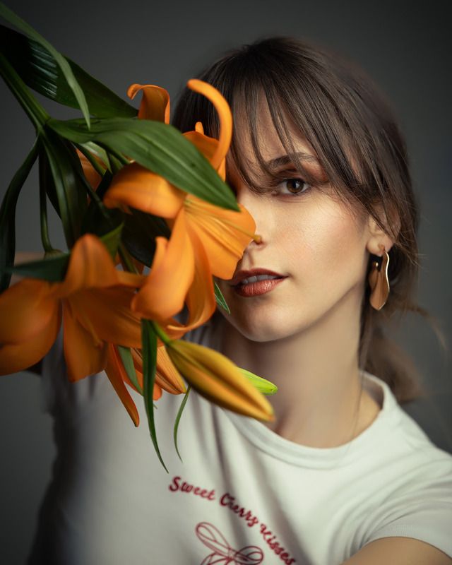 девушка, потрет, цветок Девушкаphoto preview