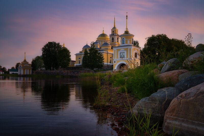 россия, селигер, нилова пустынь, тверская область, храм, церковь, православие, монастырь, вечер, колокольня, закат Камушкиphoto preview