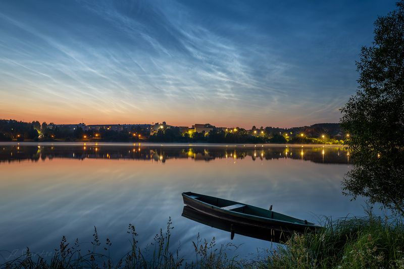 ночь, лето, пруд, лодка, серебристые облака, лысьва, пермский край Серебристые облака над прудомphoto preview