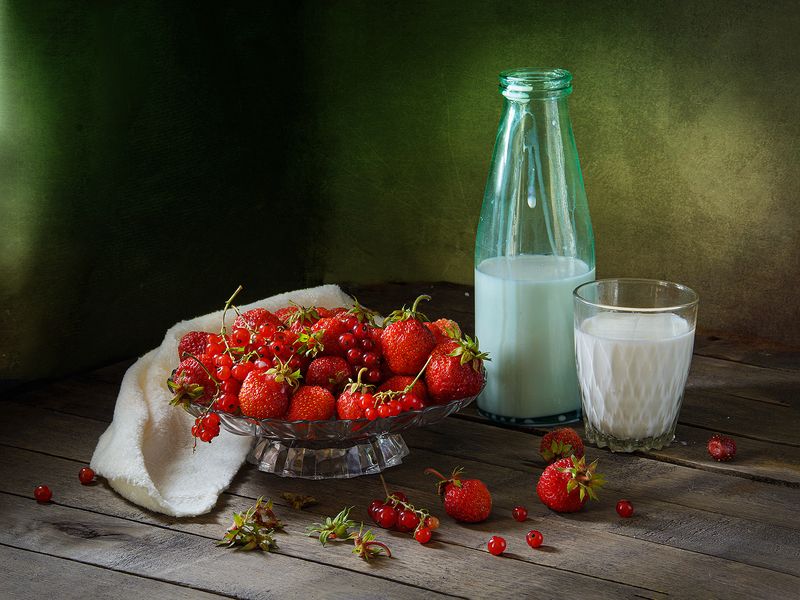 виктория, смородина, молоко, бутылка, стакан, ваза photo preview