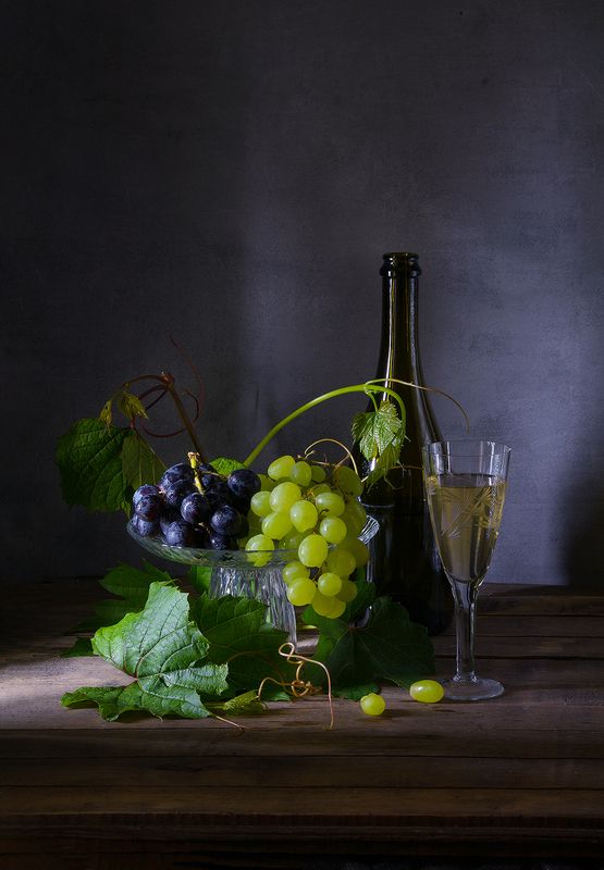 виноград, бутылка, фужер, вино, ваза, листья photo preview