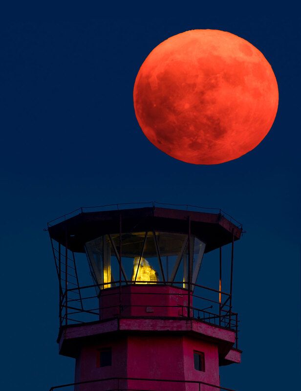 полнолуние Земляничная лунаphoto preview