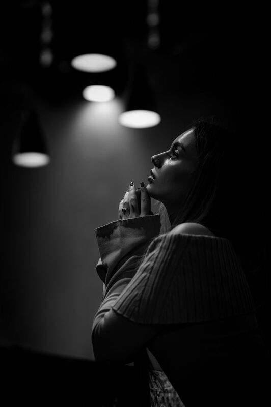 молодая девушка, городской стиль,  бары Дианаphoto preview