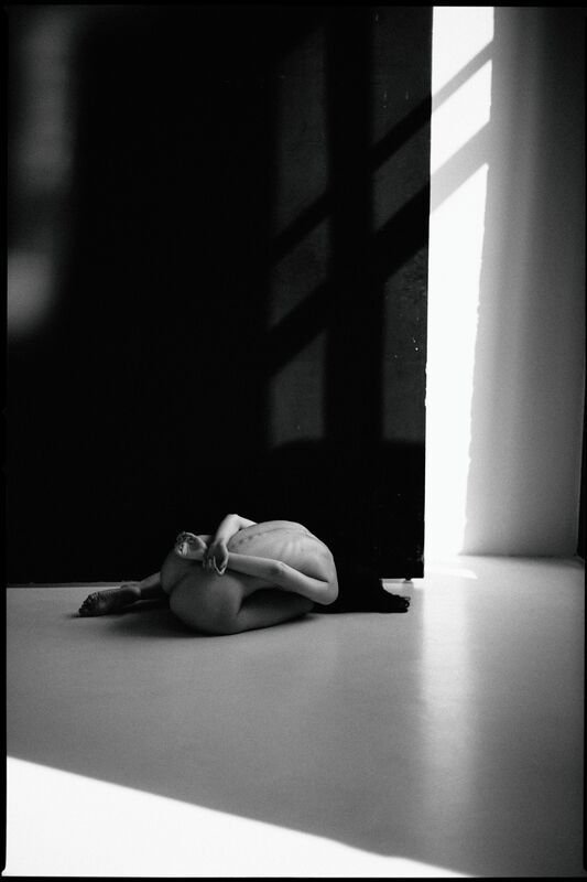 nude, art, sensual, naked, woman, model, young, sexy, sensuality, lovely, pose, studio, minimalism, fine, erotic, boudoir, yoga, intimacy, horny, intimate, video, backstage, * * * фото превью