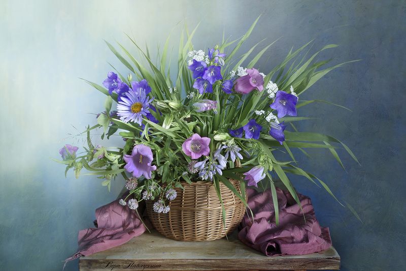натюрморт, цветы, вера павлухина, колокольчики Медовый аромат летаphoto preview