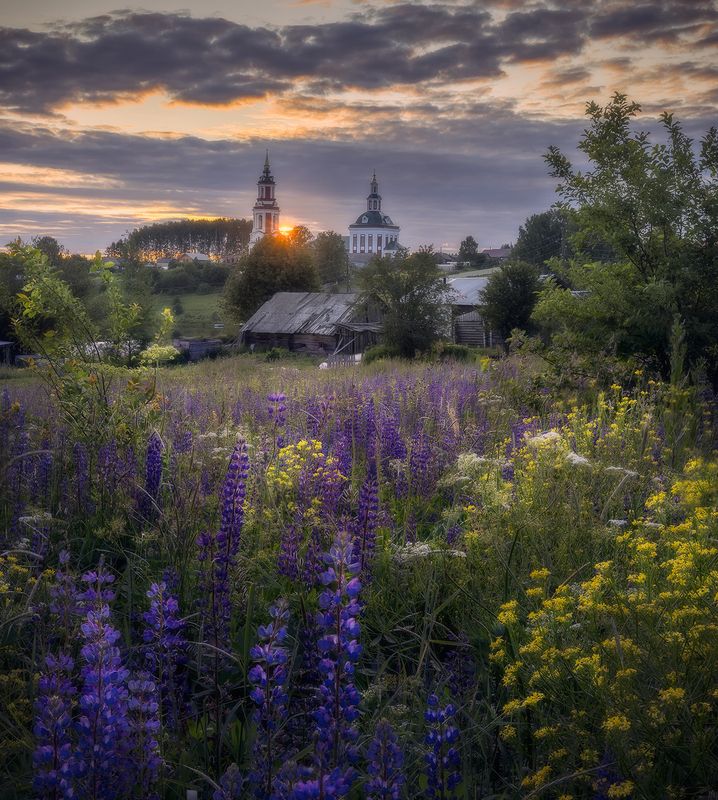 закат, село, солнце, тучи, церковь, люпиты Мгновение заката фото превью