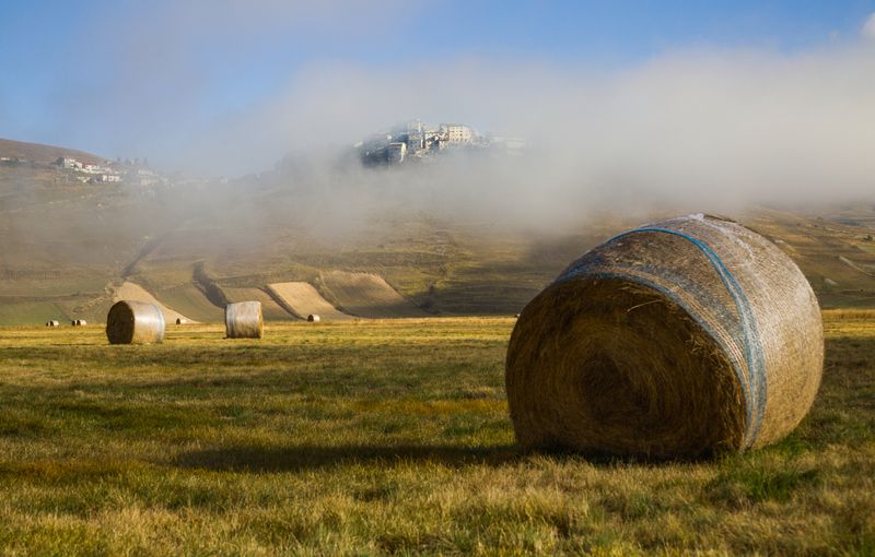 пейзаж туман утро осень город Где то в Италии фото превью