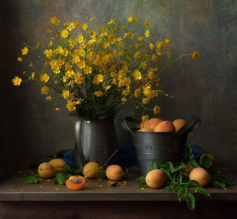 натюрморт,абрикосы,цветы,лютики лютики и абрикосы...photo preview