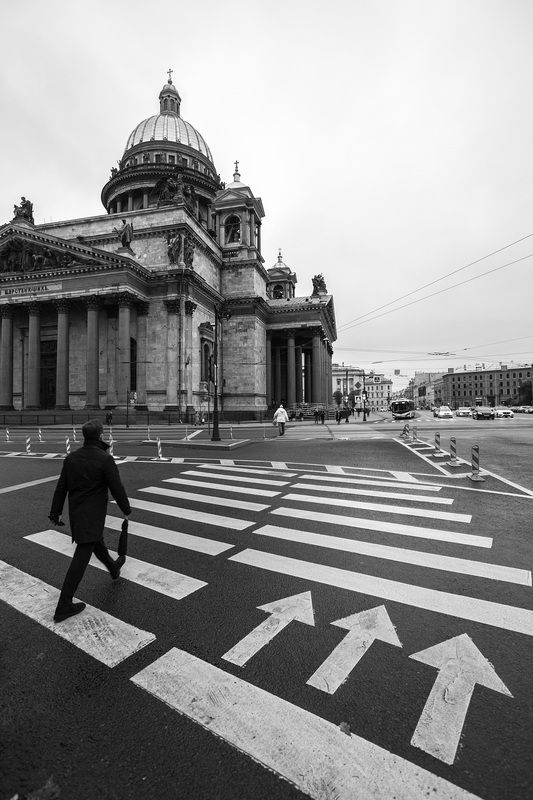 чб, уличная фотография, исакиевский собор  фото превью
