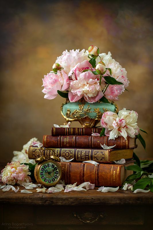 Винтаж с пионамиphoto preview