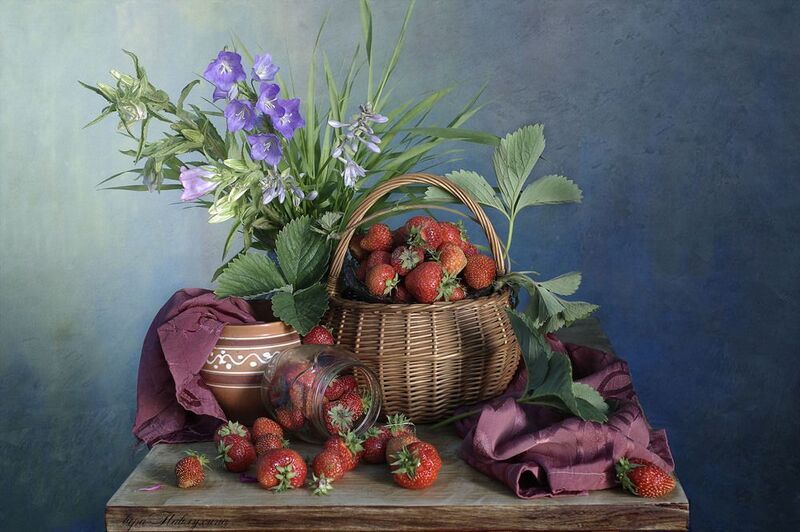 натюрморт, цветы, вера павлухина, ягоды, клубника, цветы Ягодный натюрмортphoto preview