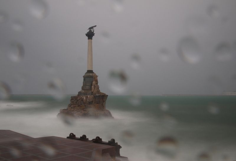 море волны пейзаж вода облака тучи вечер Дождь в Севастополе фото превью