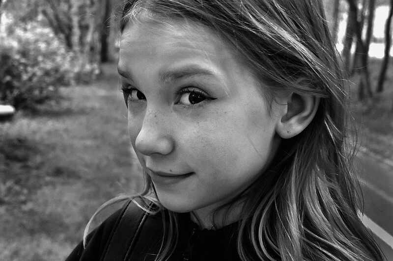 девушка, портрет, глаза, взгляд, чб, апатиты Милая хитрюга. 2025 фото превью