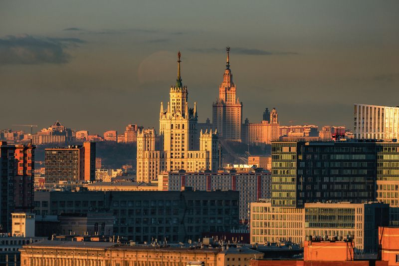 москва, moscow, архитектура, сталинские высотки, россия, russia, moon, полнолуние Заход Луны между Сталинскими высоткамиphoto preview