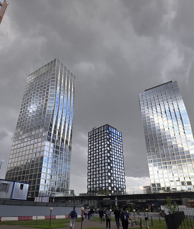 гроза, солнце, стройка, здания Гроза и солнцеphoto preview