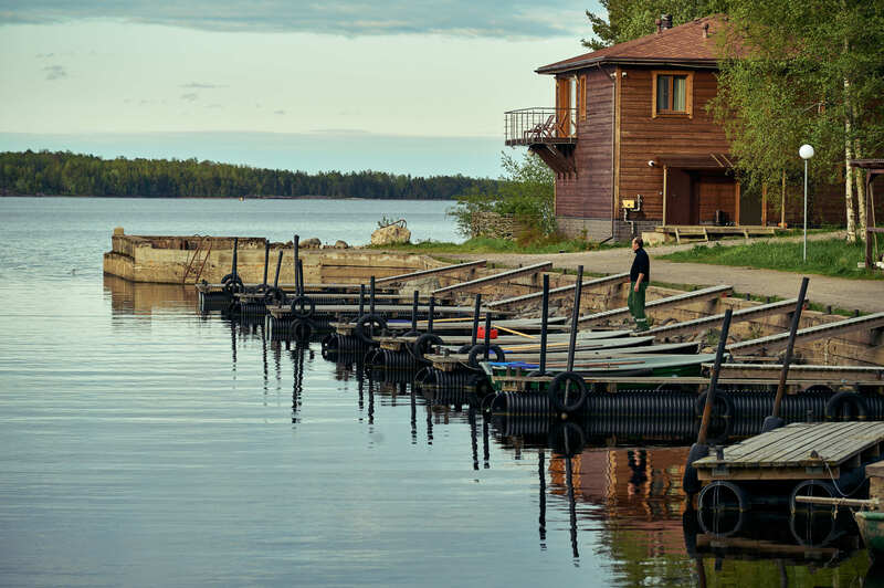 озеро, причал, дом у причалаphoto preview