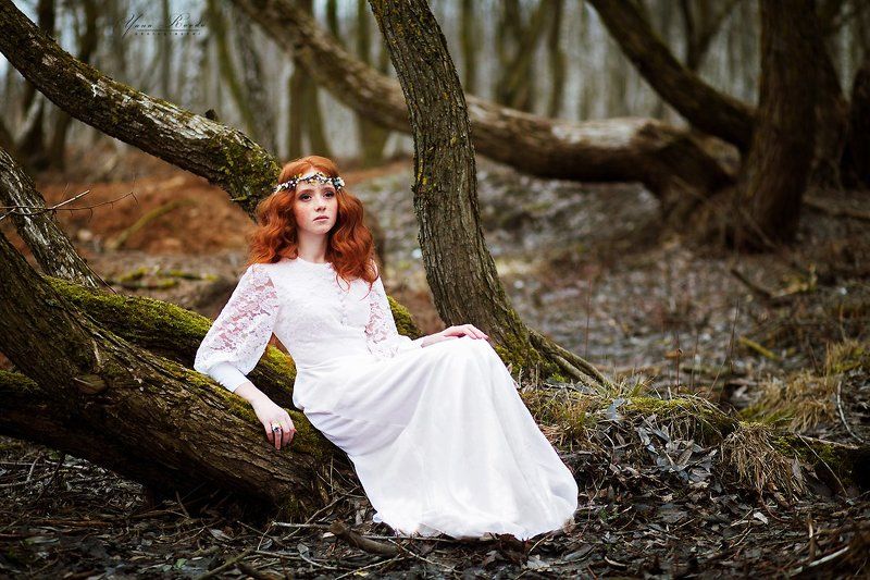 весна, девушка, рыжая, сказка, весна, дерево, природа, белое платье, венок, цветы  Маргаритаphoto preview