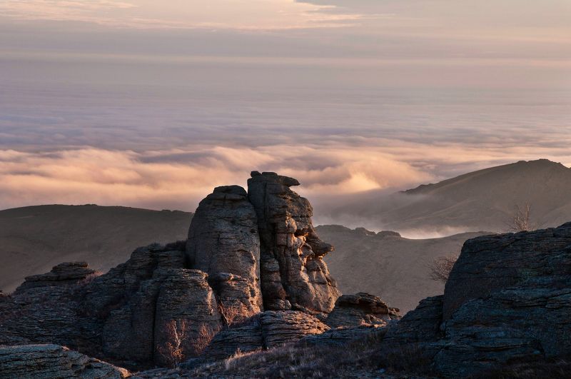 Казахстан. Горы Ку. Егиндыбулак. горы. туман. Ассоциации. (Лев Толстой ?)photo preview