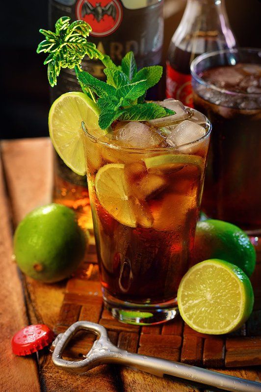 коктейли, кола, ром, лайм, алкоголь Por Cuba Librephoto preview