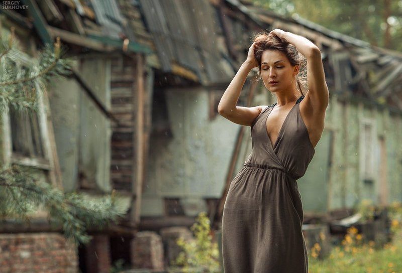 Rain, Wet clothes, Дождливая погода, Дождь, Мокрая девушка, Мокрое платье, Платье с декольте, Портрет в дождь Капли на лицеphoto preview