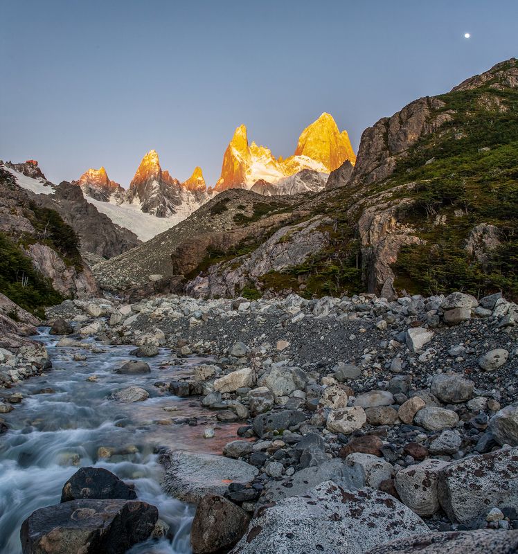 Фитц Рой на рассвете фото превью