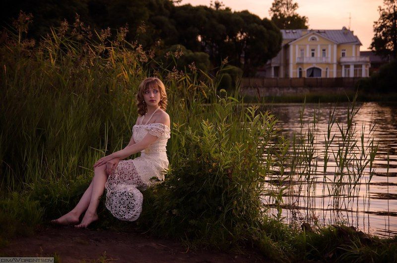 У озераphoto preview