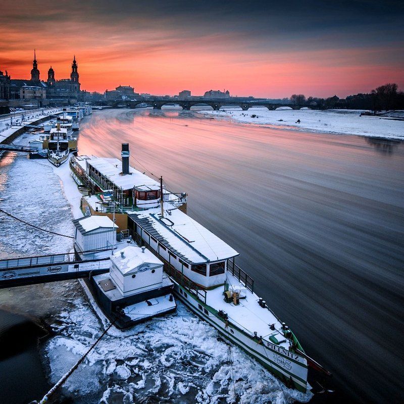 Germany, Elbe, frozen, beautiful place, travel, city, clouds, architecture, cathedral, Europe, ship Dresden - Ice floes on the Elbe.photo preview